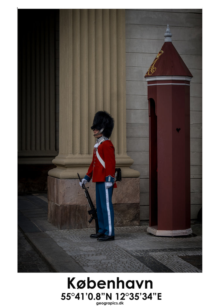 Copenhagen / Amalienborg Red Galla / English