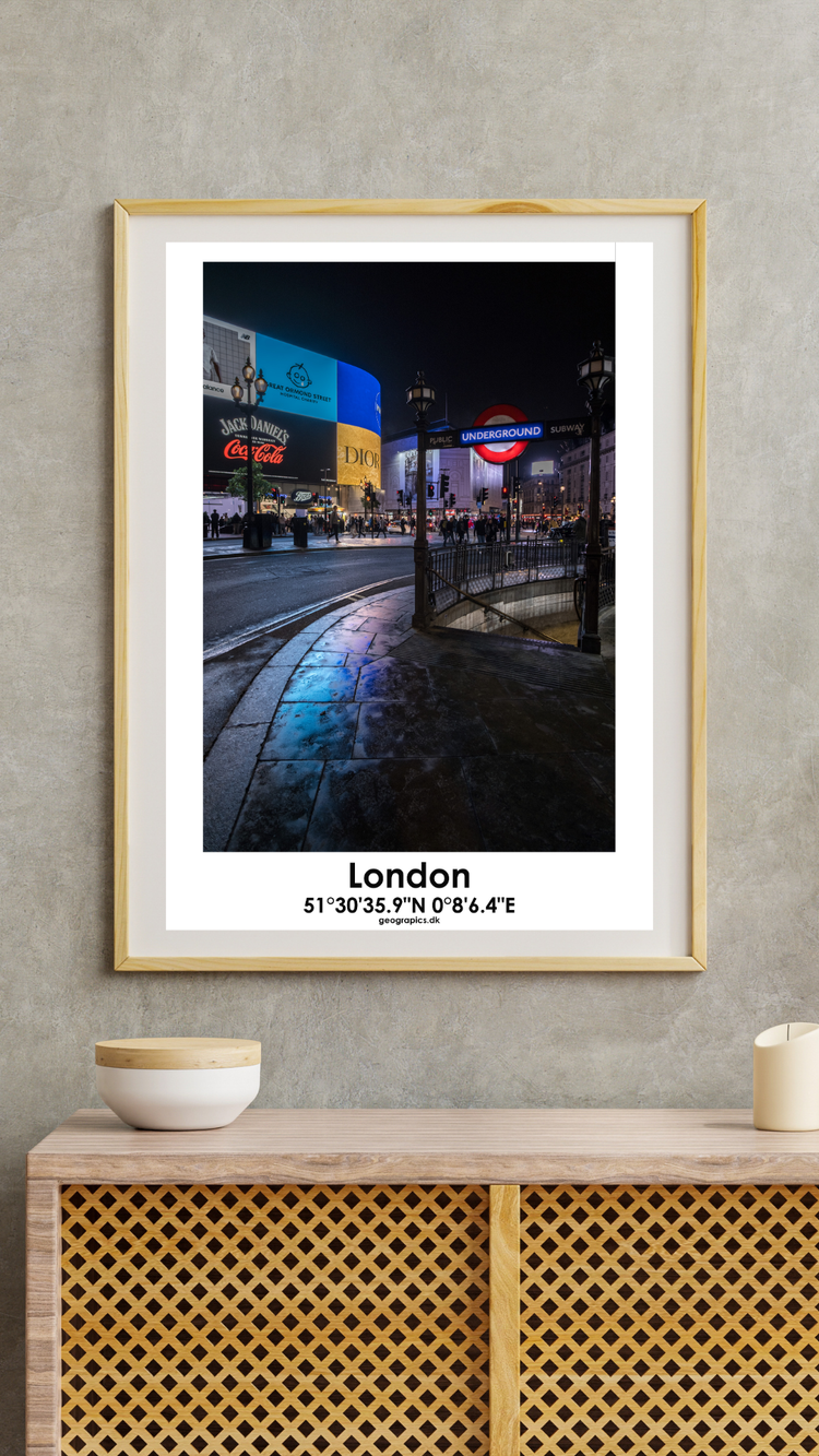 London / Piccadilly Circus / English